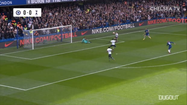 Giroud and Alonson defeat Spurs at Stamford Bridge